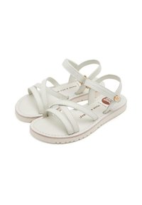 Sandali bianchi in pelle con più cinturini incrociati, suola piatta e cuciture rosa sottili. Presentano dettagli in metallo dorato.