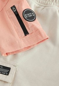 Next SET - Šortky - coral stone
