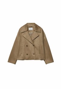Veste courte à double boutonnage en daim beige avec larges revers et poches latérales fendues, posée à plat sur un fond blanc.