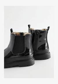 Non sélectionné, black patent