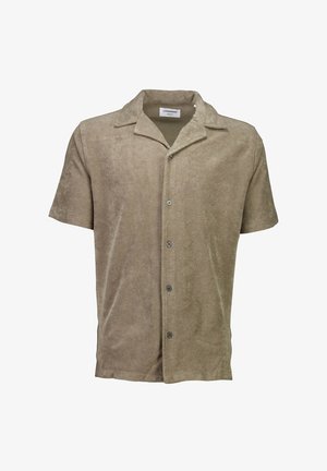 Lyhythihainen kauluspaita vaaleanruskeasta pehmeästä kankaasta, jossa on nappisuljenta, sileä pinta ja rento istuvuus.