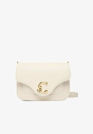 Piccola borsa a tracolla in pelle color crema con patta curva e chiusura in metallo dorato a forma di lettere intrecciate C e S.