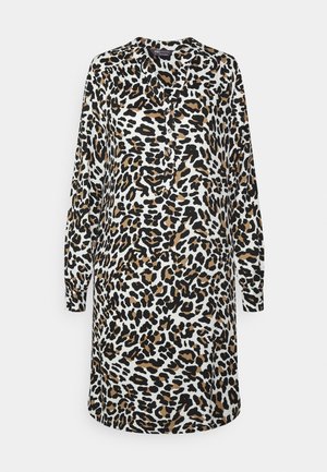 Robe manches longues imprimé léopard avec taches marron, noires et blanches, col en V avec boutons et coupe décontractée.