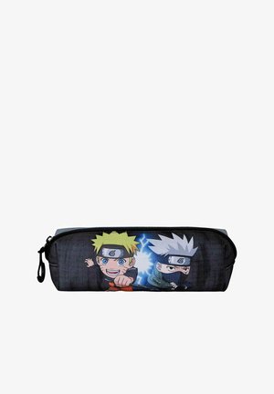 Trousse en tissu foncé avec des dessins de dessins animés représentant deux personnages aux cheveux blonds et gris. Fermeture éclair en haut.