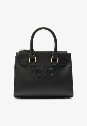 Czarna skórzana torebka na ramię z podwójnymi uchwytami, złotymi akcentami, fakturowanym wykończeniem oraz wytłoczonym logo z przodu. Kompaktowy prostokątny kształt.