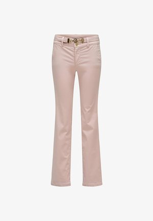 Pantalon droit rose clair pour femme avec poches avant et ceinture à boucle dorée à la taille.