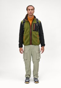 The North Face M YUMIORI FULL ZIP - Fliisjakk - forest olive/black/orange