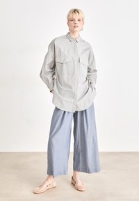 sessùn ISLA MINIMA - Pantalon classique - chambray blue