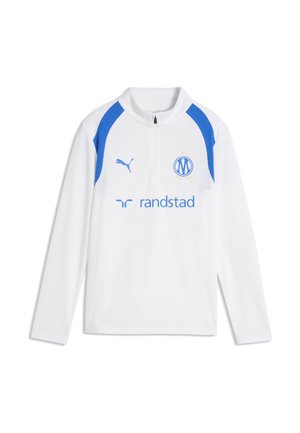 Biała sportowa koszulka z długim rękawem i niebieskimi akcentami na ramionach, logo Puma, herb klubu oraz logo sponsora Randstad z przodu. Brak obecności osób.