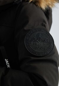 JACK1T FIRST RESCUE  - Dunkappa / -rock - black