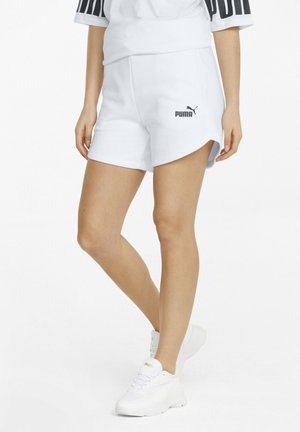 Pantaloni corti leggeri bianchi con uno spacco laterale, featuring un logo Puma nero. Tessuto strutturato e una cintura elasticizzata offrono flessibilità.