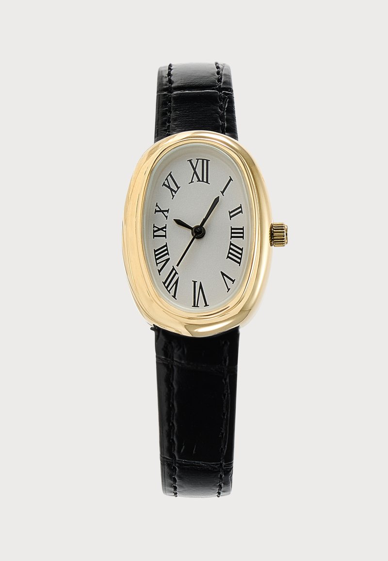 Montre-bracelet ovale dorée avec bracelet en cuir noir, cadran blanc, chiffres romains noirs et aiguilles noires des heures, minutes et secondes.