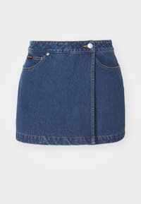 Τζιν μίνι φούστα, σκούρο μπλε, με μπροστινό κλείσιμο με κουμπί, πλάγιες τσέπες και κίτρινες ραφές γύρω από το στρίφωμα και τις ραφές.