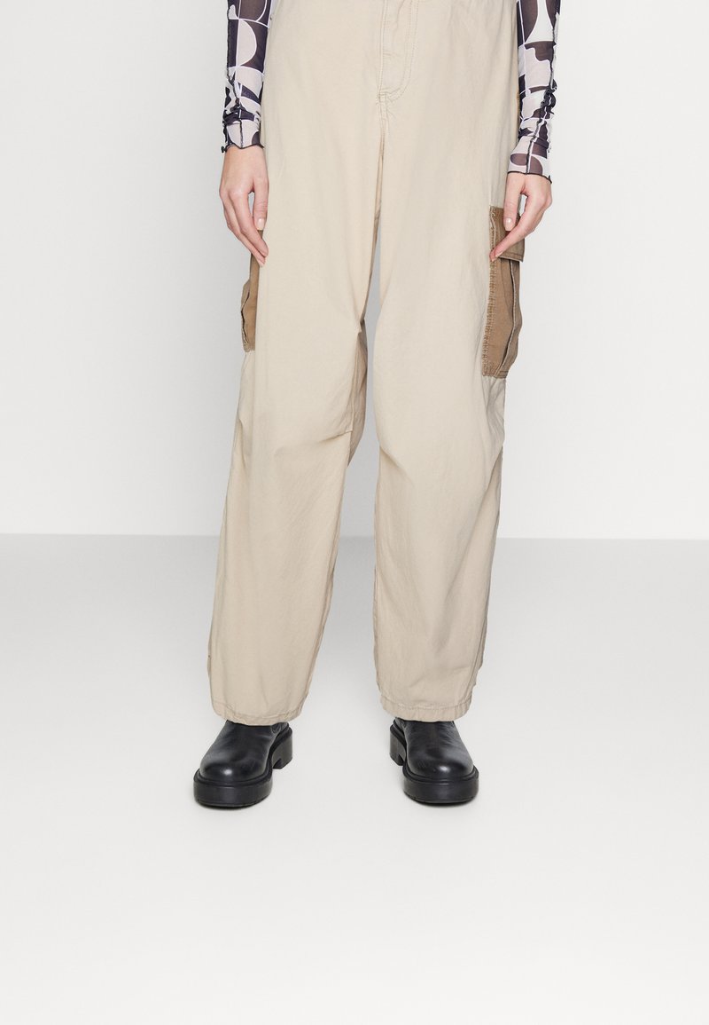 BDG Urban Outfitters CONTRAST Pantalones cargo beige Zalando.es