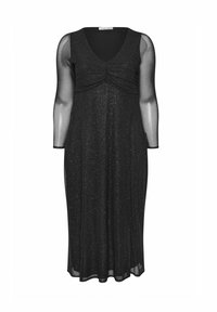 Czarna sukienka z dekoltem w serek i przezroczystymi rękawami o długości trzy czwarte. Materiał ma subtelny połysk i marszczenia w okolicy biustu, opadając w stronę hemu.
