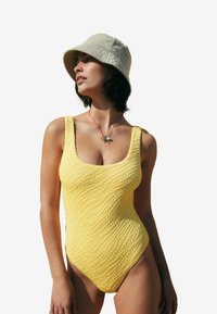 Non sélectionné, yellow crinkle