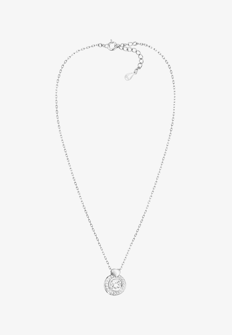 Collana d'argento con un pendant circolare accentuato da un cuore, decorato con piccoli cristalli trasparenti, su una delicata catena.