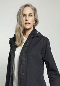 Athleta SUTRO RAINOUT - Casaco impermeável - black