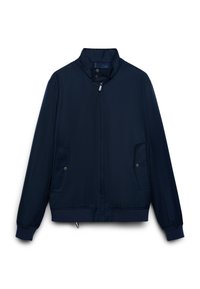 Giacca bomber blu navy in tessuto liscio con collo alto, cerniera argentata e bottoni a pressione. Include due tasche frontali.