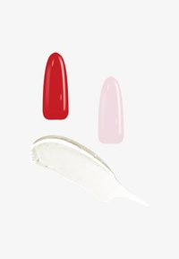 Drie nagellak swatches: een glanzend rood, een zachte roze, en een romige off-white veeg, allemaal tegen een lichte achtergrond.