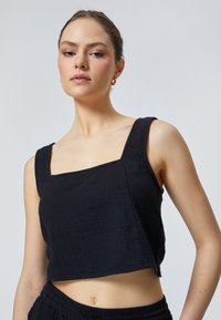 Koton CROP czarny