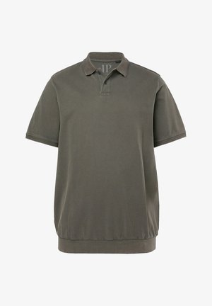 Kortærmet polo-shirt i olivengrøn, lavet af blødt, tekstureret stof. Har en klassisk krave og en ribbet kant. To-knaps lukning.