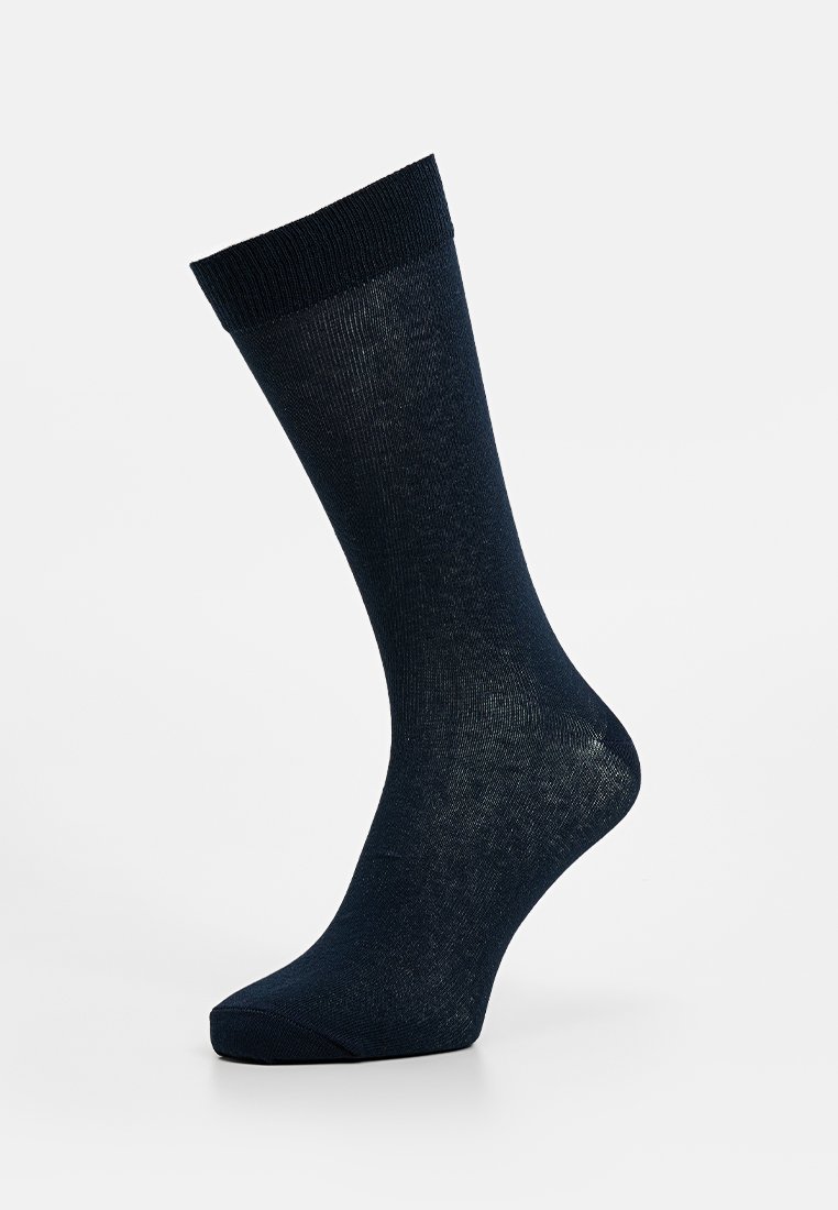 Granatowe skarpetki bawełniane z żeberkowym ściągaczem, o miękkiej fakturze, długości do połowy łydki i gładkim wykończeniu, zaprojektowane z myślą o komforcie i trwałości.