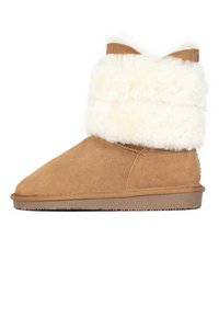 Bruna mockaskinnsankle stövlar med en mjuk vit pälsfåll, platt sula och rund tå. Designen har en enkel sömdetalj.