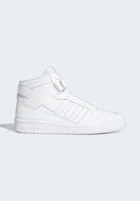 White high-top sneaker made of synthetic leather, featuring a velcro strap, six lace eyelets, and three decorative stripes on the side.