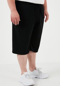Buratti PLUS SIZE - Spodnji deli trenirk - black