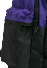 Urban Classics COLOURBLOCKING - Ruksak - ultravilolet black