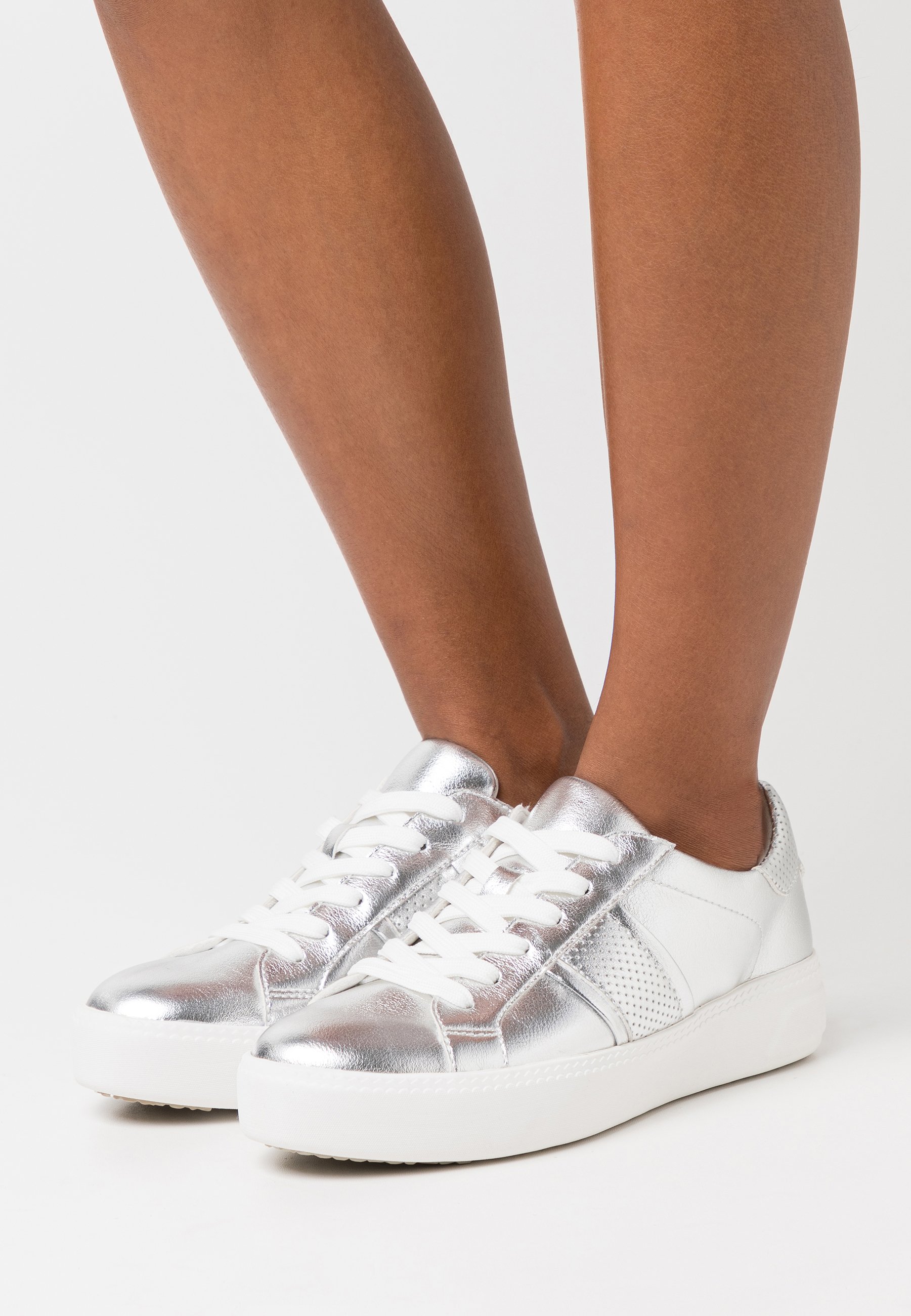 Tamaris Mimosa (Zilver) - Sneakers chez Sarenza (281819)