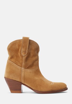 Polo Ralph Lauren CALFSKIN SUEDE WESTERN BOOT - Kovbojská/motorkárska členková čižma - caramel