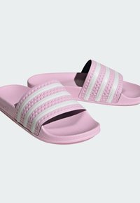 adidas Originals ADILETTE - Badesandaler - orchid fusion   cloud white   orchid fusion