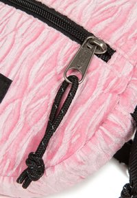 Eastpak ADA x SMILEY - Borsa a tracolla - velvet pink