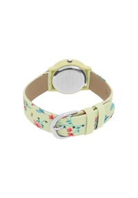 Uhr mit floralem Muster und einem hellgelben Stoffarmband, ausgestattet mit silbernen Beschlägen. Rundes Gehäuse aus Edelstahl mit glatter Textur.