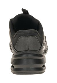 Scarpa sportiva nera vista dal retro, con colletto imbottito, linguetta e suola texturizzata con logo discreto sul lato.