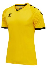 Gul sportsjersey lavet af glat stof, med v-hals og sorte accenter på skuldrene og ærmerne, samt et logo på brystet.