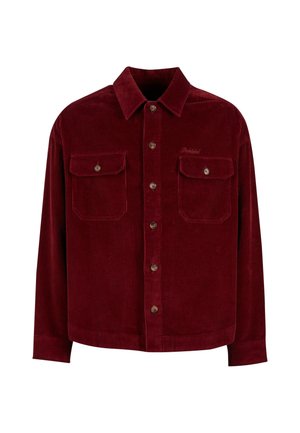 Ciemnoczerwona koszula z korduroy z zapięciem na guziki, dwiema kieszeniami na piersi i spiczastym kołnierzykiem. Charakteryzuje się teksturowanym, prążkowanym wzorem.