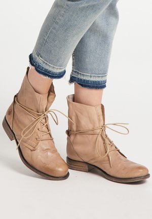 DREIMASTER PLUMDALE - Botines con cordones - beige