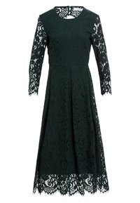 Donkergroene kantjurk met lange mouwen, ronde hals, aansluitend lijfje, uitlopende rok en een golvende kantafwerking.