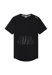 Camiseta de algodón negra con un bolsillo hexagonal de lentejuelas, mangas cortas y un cuello redondo. Las mangas tienen un detalle perforado.