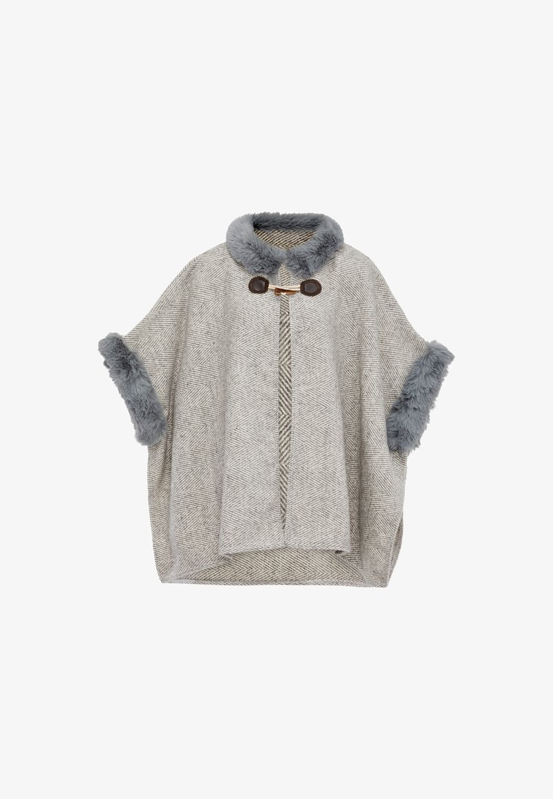 Grå herringbone poncho med fuskpälskant. Har en hög krage och snörning, vilket ger en överdimensionerad silhuett. Mjuk textur genom hela plagget.