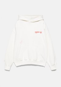 Sweat à capuche blanc avec poche avant et texte rouge sur la poitrine indiquant "RUNNING LOW on energy, high on goals" ainsi que de petits motifs d'étoiles roses.