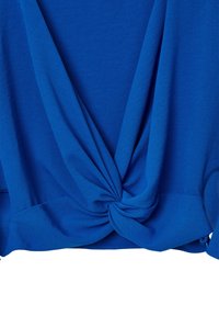Top in maglia blu con un dettaglio a nodo torciglione all'orlo, texture morbida e vestibilità rilassata. Realizzato in tessuto leggero per il comfort.