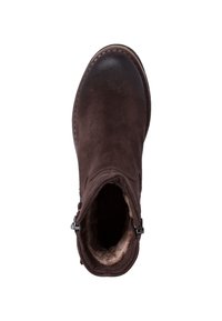 Braune Wildleder-Ankle-Boots mit runder Zehenpartie, weicher Innenauskleidung und dekorativen Reißverschlussakzenten an der Seite.