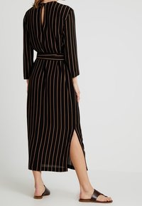 Selected Femme Tall Maxikleid - black