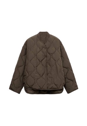 Chaqueta acolchada marrón con un corte relajado, cuello redondo y sin cremalleras. Superficie texturizada con un patrón de diamantes y hombros caídos.