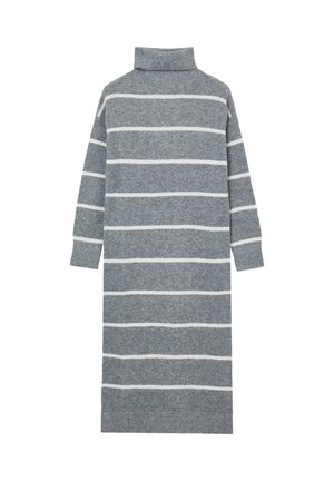 Robe en tricot grise avec un col montant, présentant des rayures horizontales blanches. Fabriquée en tissu tricoté, elle a des manches longues et une coupe ample.