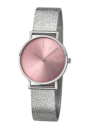 Montre avec un bracelet en maille argentée et un cadran rond en métal rose, présentant des repères horaires minimalistes et le nom de la marque « REGENT » au centre.